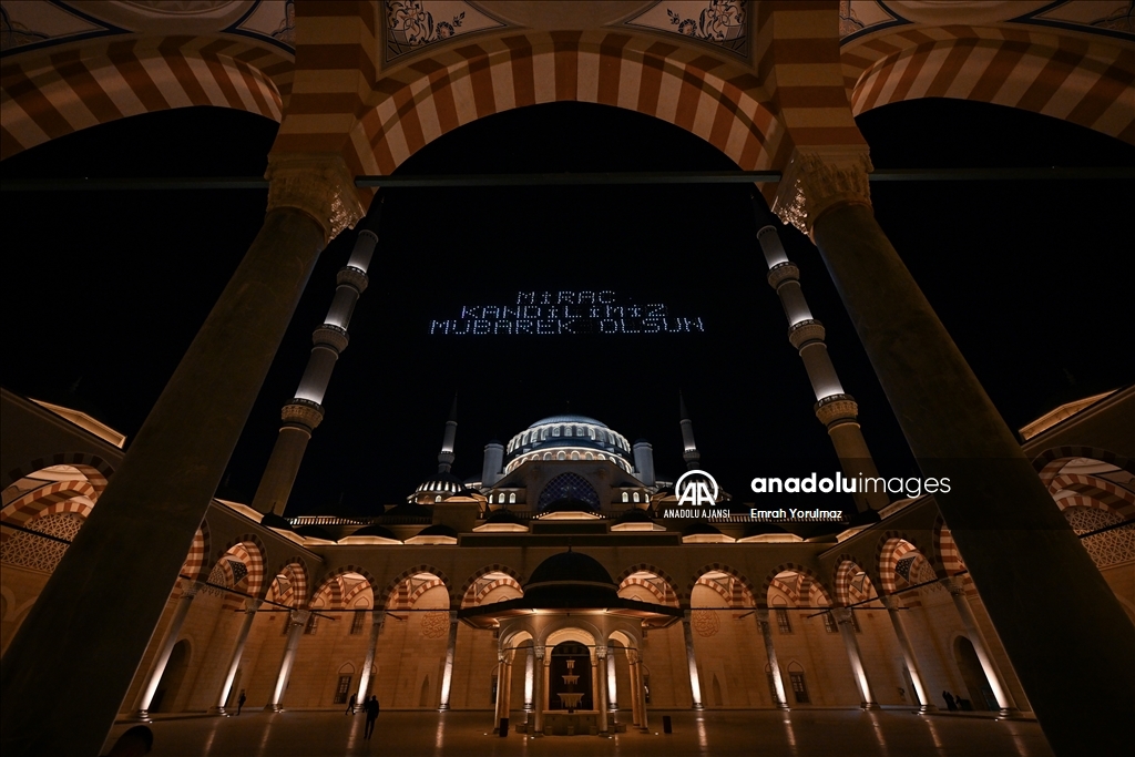 İstanbul'da Miraç Kandili dualarla idrak edildi