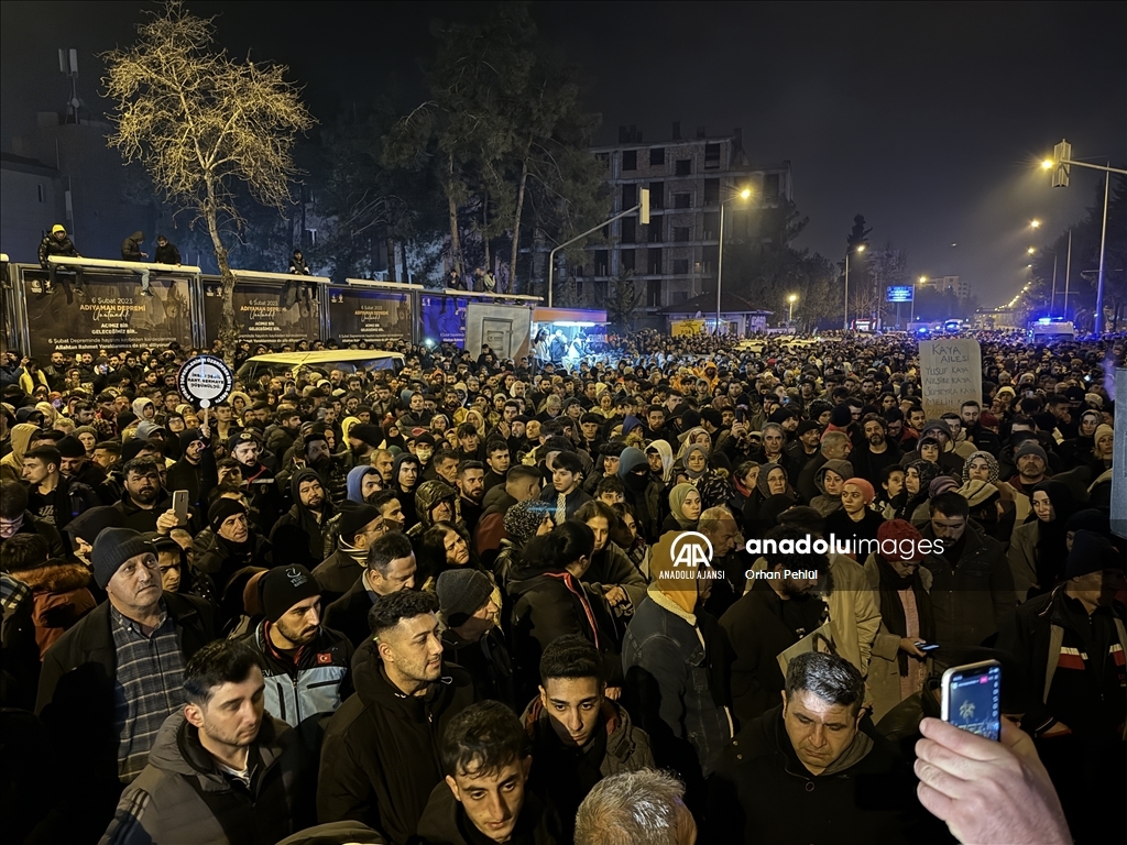 Adıyaman'da depremde hayatını kaybedenler için "sessiz yürüyüş"