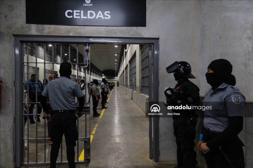 El Salvador'un mega hapishanesi CECOT