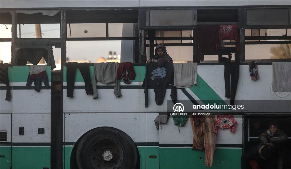 Palestinian families try to seek refuge in Deir Balah