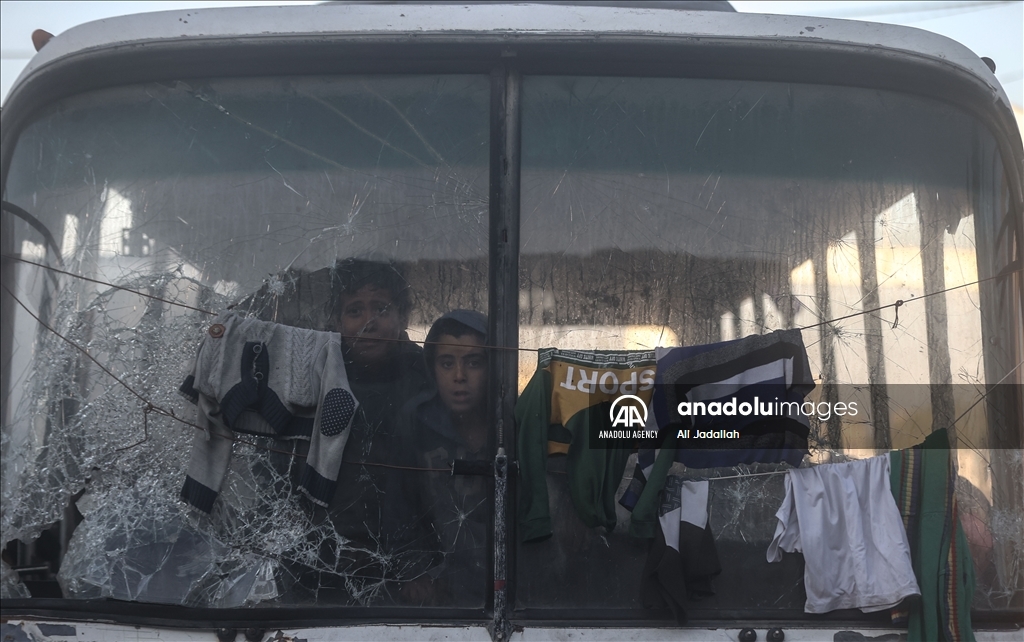 Palestinian families try to seek refuge in Deir Balah