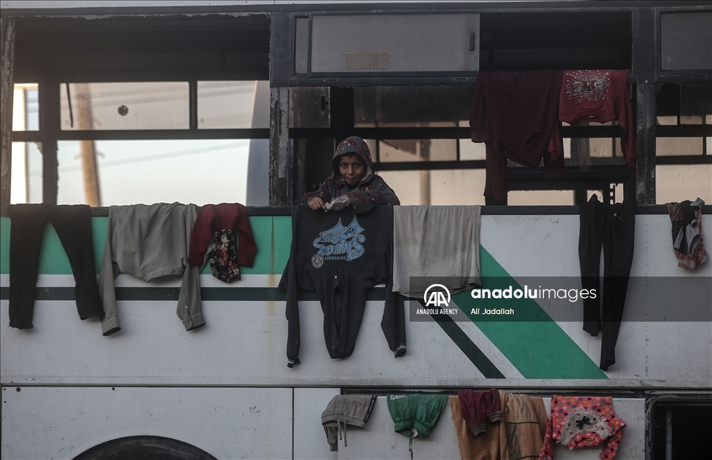 Palestinian families try to seek refuge in Deir Balah