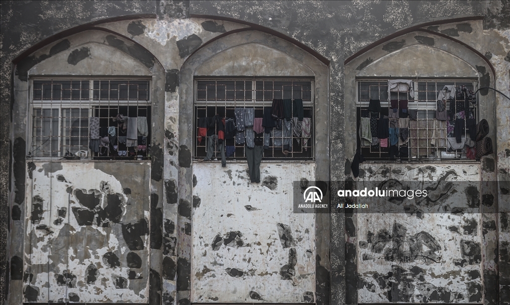 Palestinian families try to seek refuge in Deir Balah