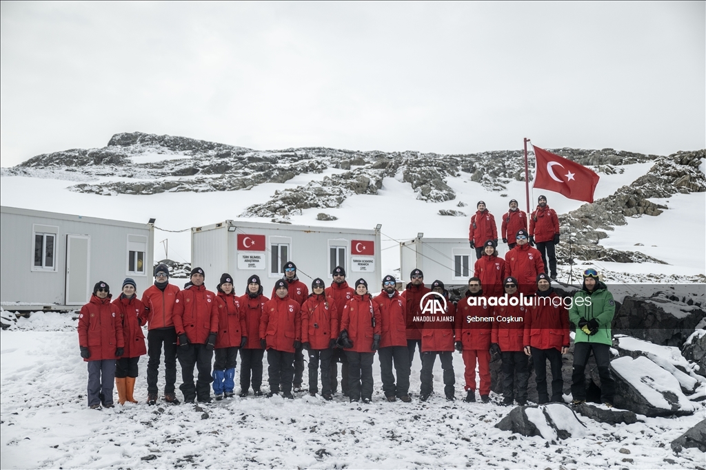 Türk bilim ekibi 8. kez Beyaz Kıta'daki evi Horseshoe Adası'nda
