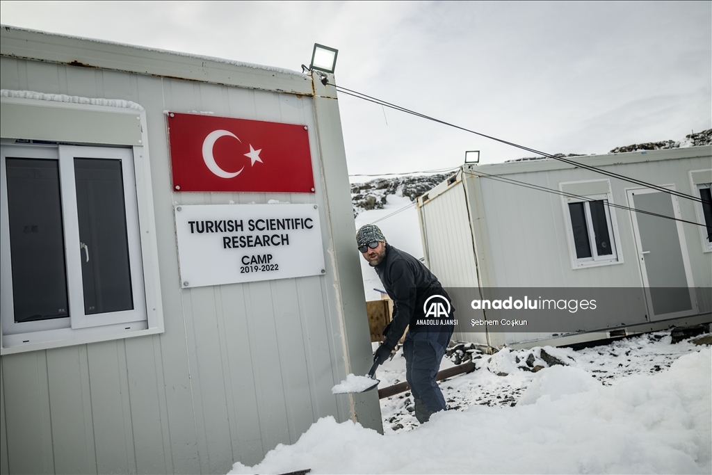 Türk bilim ekibi 8. kez Beyaz Kıta'daki evi Horseshoe Adası'nda