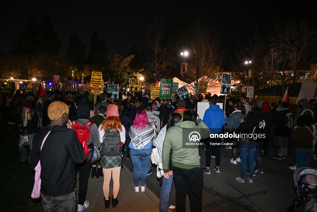 Demonstration against ban on Stanford student sit-ins in California 