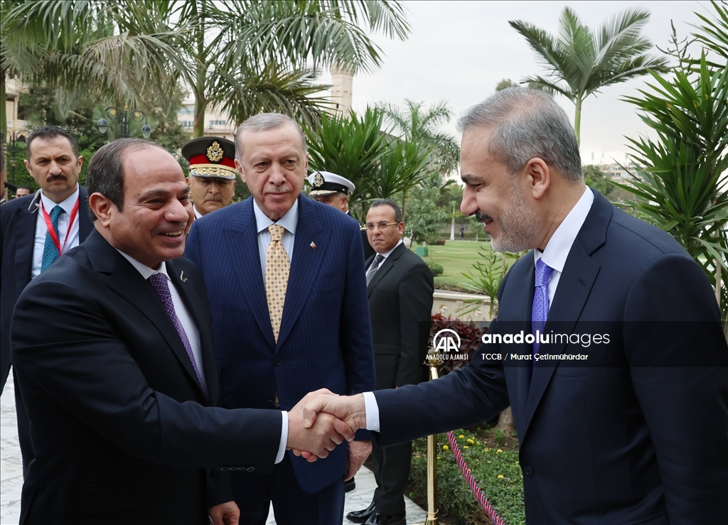 Cumhurbaşkanı Erdoğan Mısır'da resmi törenle karşılandı