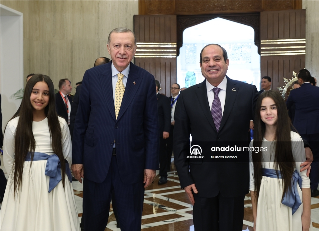 Cumhurbaşkanı Erdoğan Mısır'da resmi törenle karşılandı