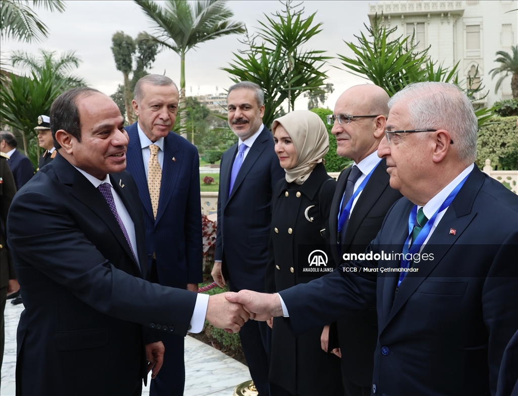 Cumhurbaşkanı Erdoğan Mısır'da resmi törenle karşılandı