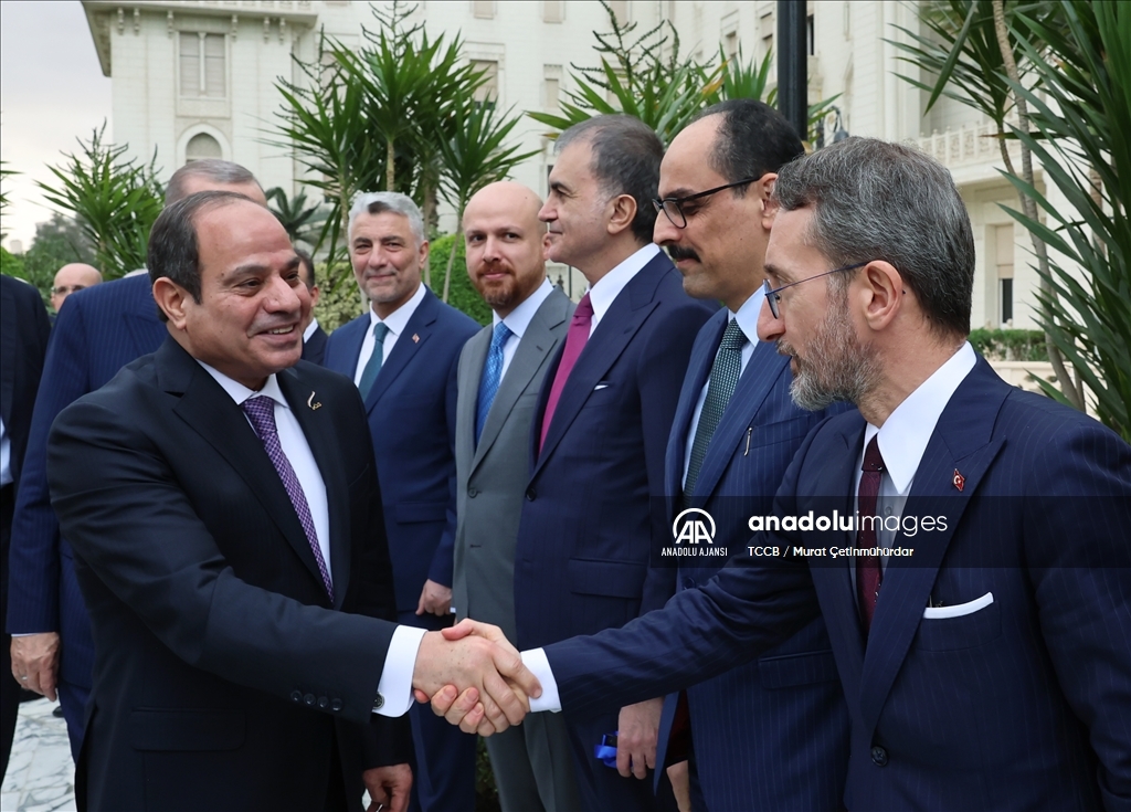 Cumhurbaşkanı Erdoğan Mısır'da resmi törenle karşılandı