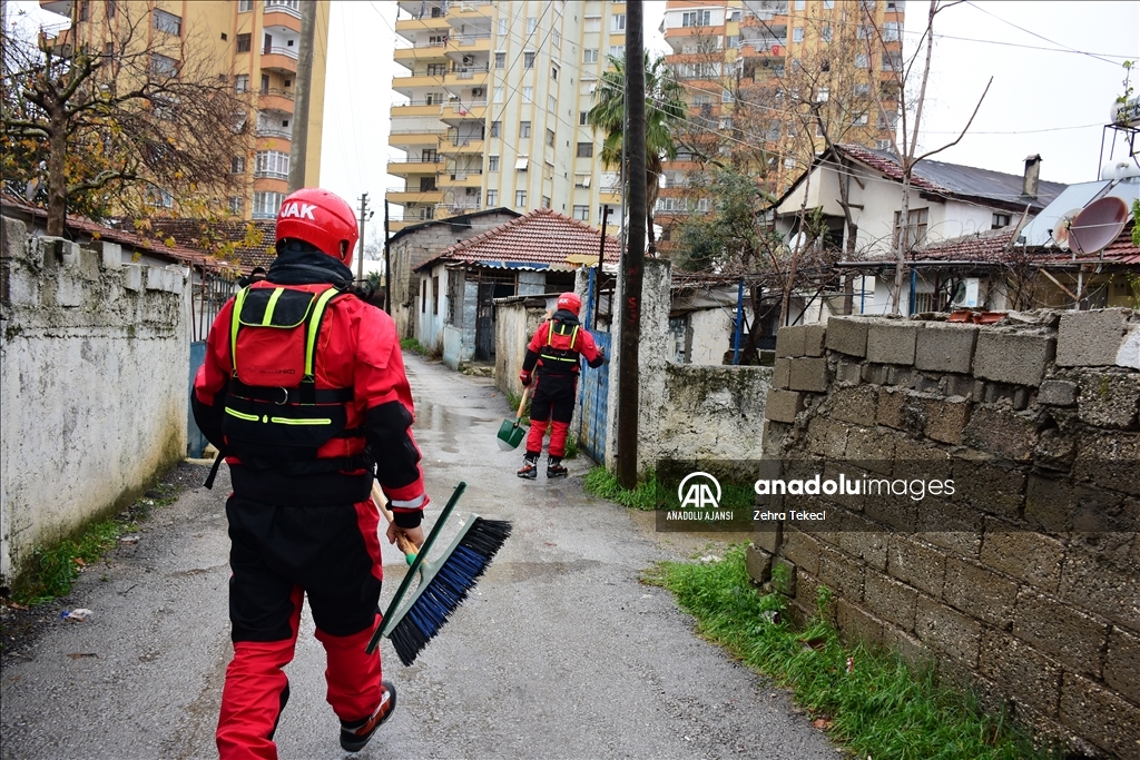 Antalya'da selden etkilenen bölgelerde temizlik başlatıldı