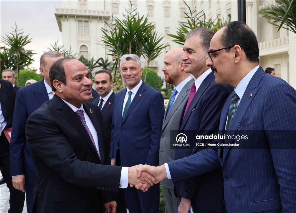 Cumhurbaşkanı Erdoğan Mısır'da resmi törenle karşılandı