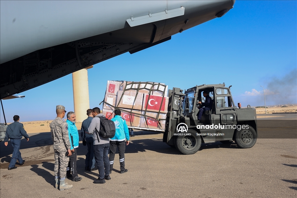Türkiye'den Gazze'ye tıbbi malzeme götüren askeri uçak Mısır'a ulaştı