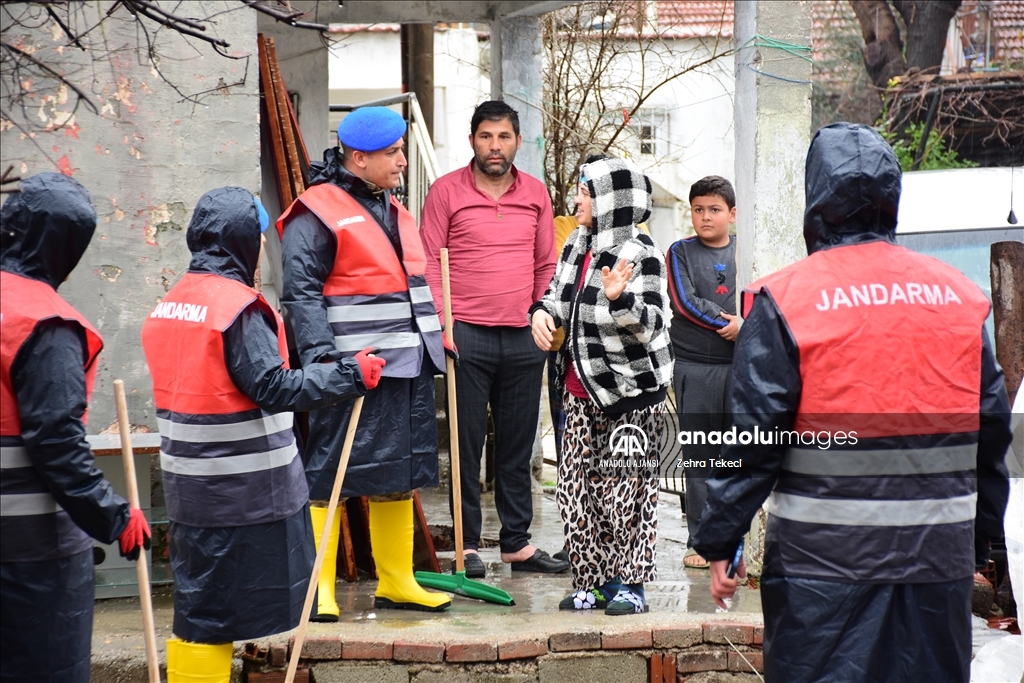 Antalya'da selden etkilenen bölgelerde temizlik başlatıldı