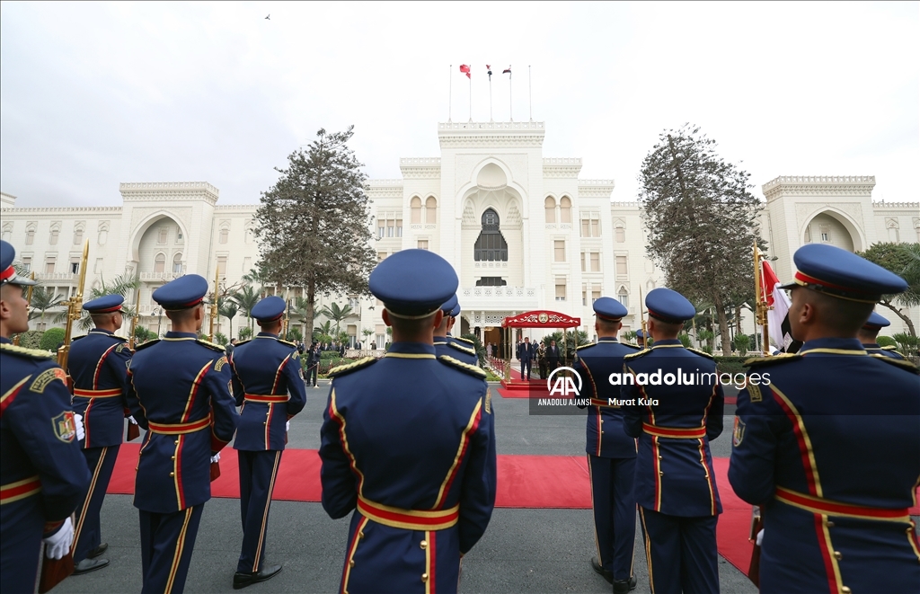 Cumhurbaşkanı Erdoğan Mısır'da resmi törenle karşılandı