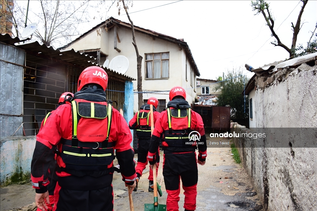 Antalya'da selden etkilenen bölgelerde temizlik başlatıldı