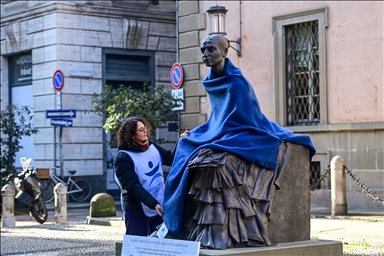 Aktivisti pokrili spomenike u Milanu kako bi podigli svijest o beskućnicima