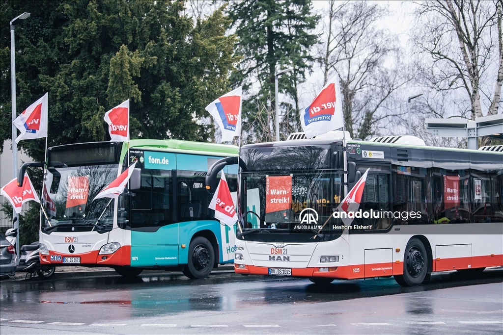 Dortmund'da toplu taşıma çalışanları bir günlük greve gitti