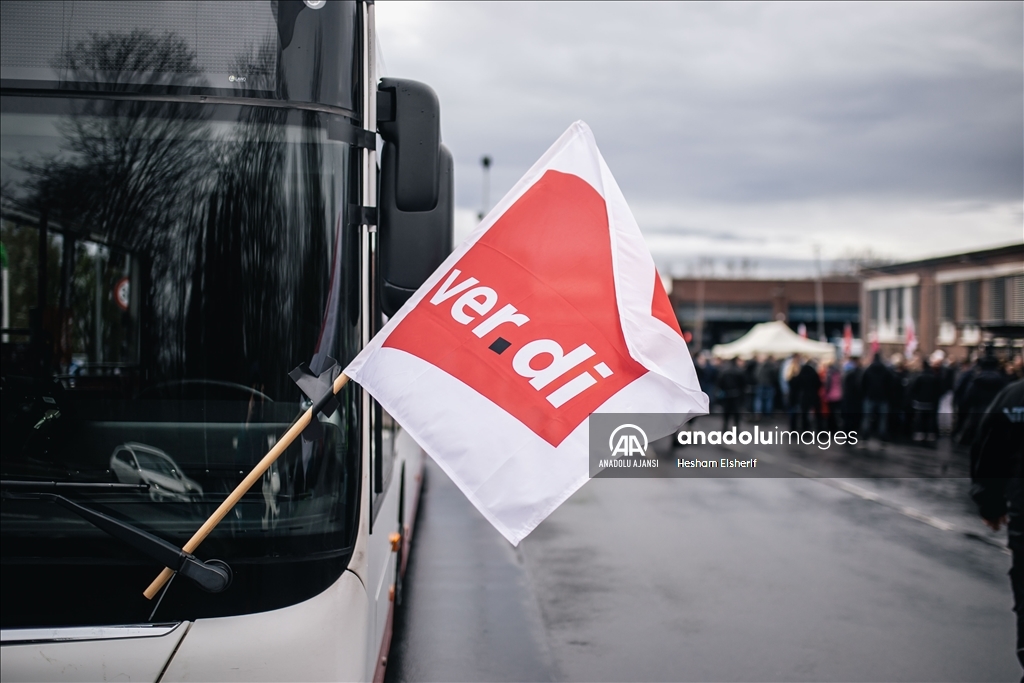 Dortmund'da toplu taşıma çalışanları bir günlük greve gitti