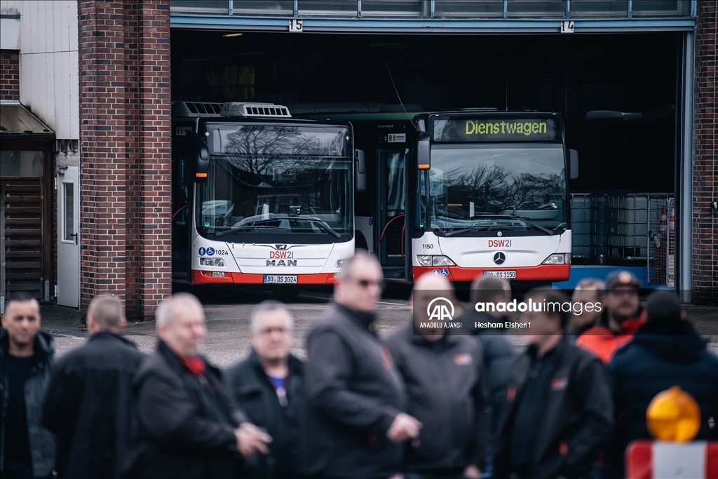 Dortmund'da toplu taşıma çalışanları bir günlük greve gitti
