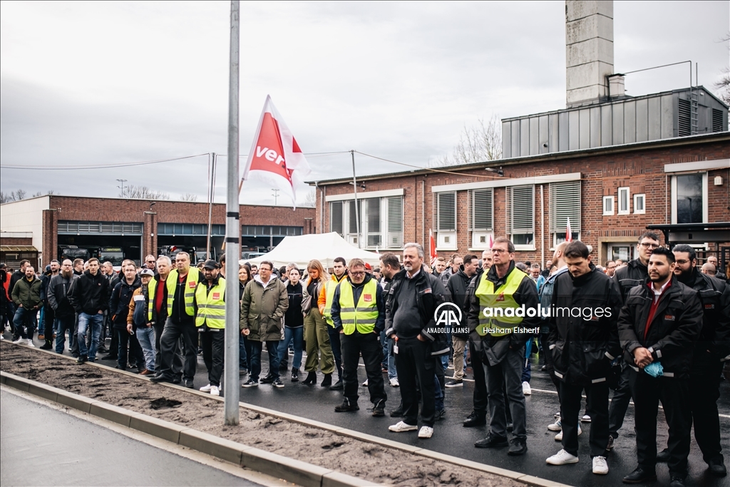 Dortmund'da toplu taşıma çalışanları bir günlük greve gitti