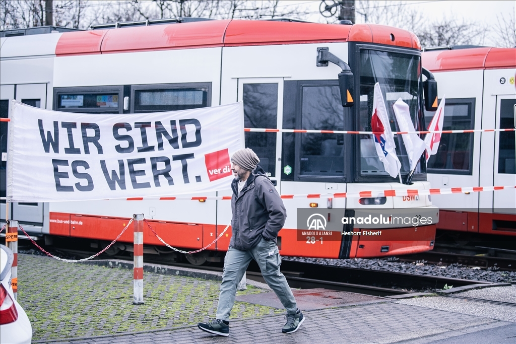 Dortmund'da toplu taşıma çalışanları bir günlük greve gitti
