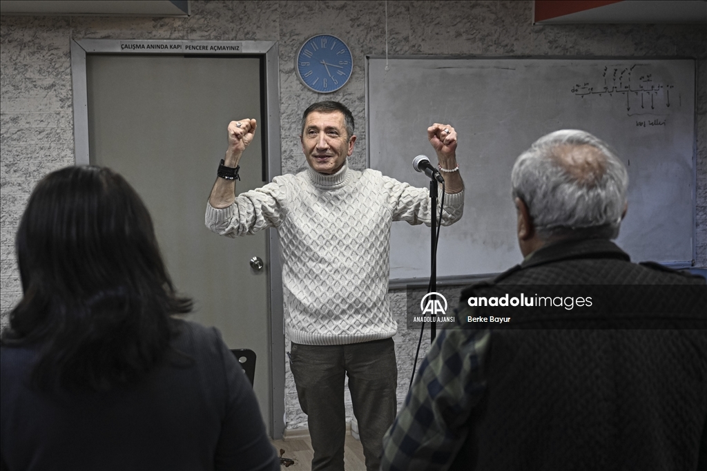 40 yıla yaklaşan öğretmenlik hayatında müzikten kopamadı