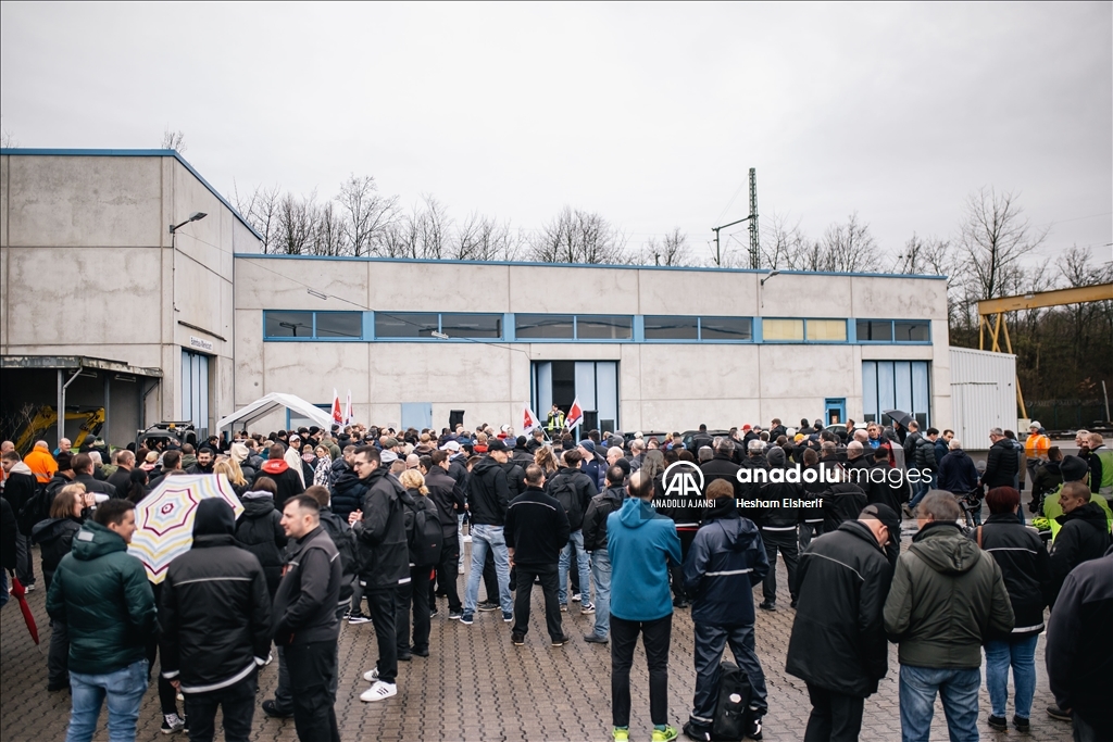 Dortmund'da toplu taşıma çalışanları bir günlük greve gitti
