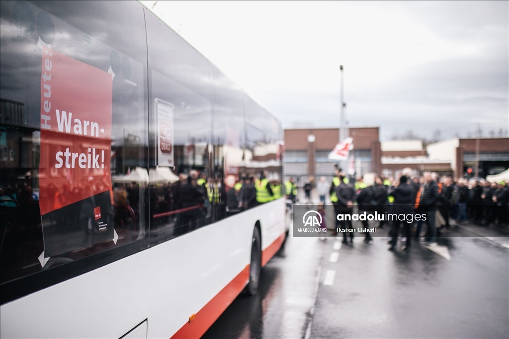 Dortmund'da toplu taşıma çalışanları bir günlük greve gitti