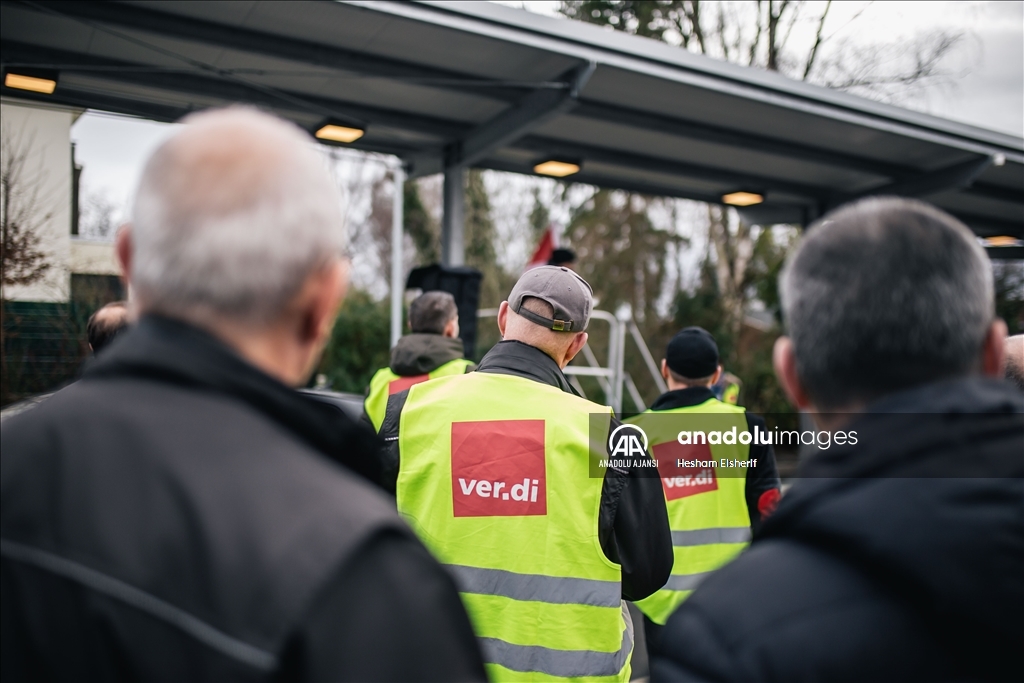 Dortmund'da toplu taşıma çalışanları bir günlük greve gitti