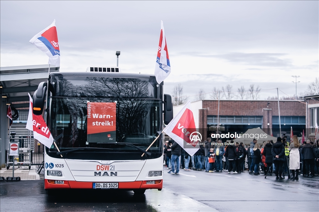 Dortmund'da toplu taşıma çalışanları bir günlük greve gitti