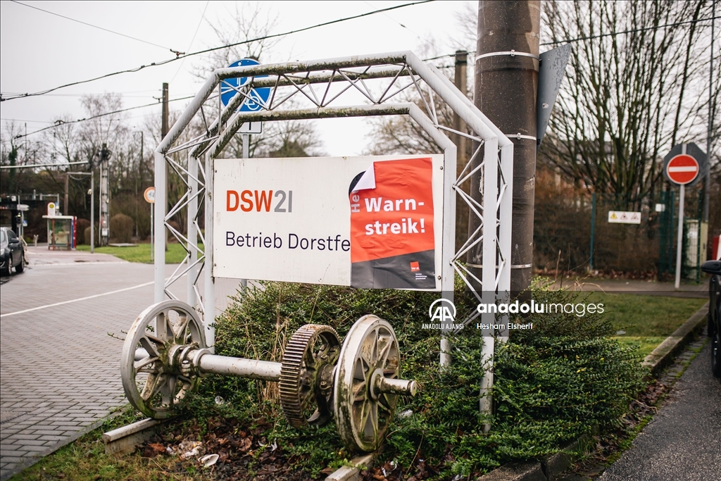 Dortmund'da toplu taşıma çalışanları bir günlük greve gitti