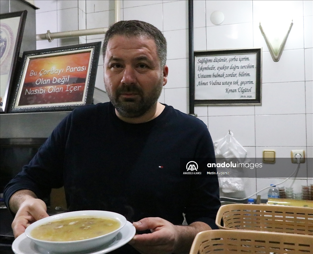 Adı İzmir ile özdeşleşen sokak lezzetleri geceleri de rağbet görüyor