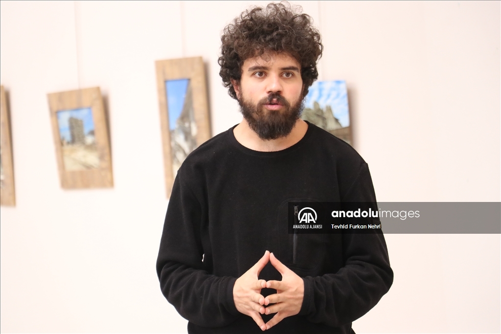 Depremden kurtulan öğrenci afetin acı yüzünü fotoğraflarla anlattı