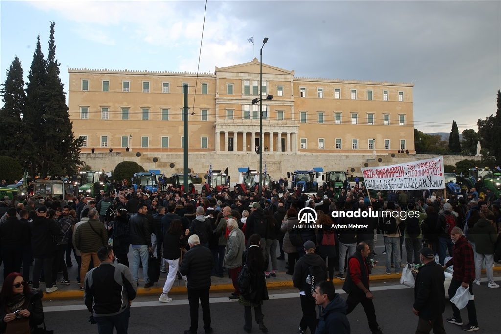 Yunanistan'da çiftçiler, Atina'da gösteri düzenledi