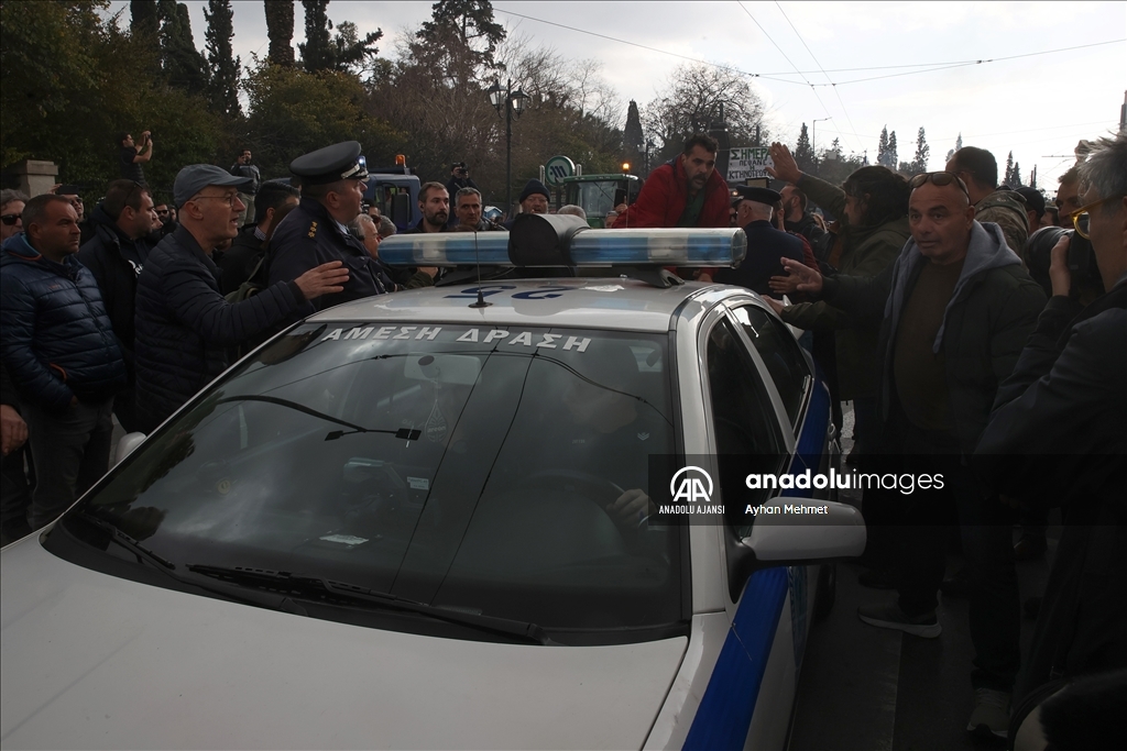 Yunanistan'da çiftçiler, Atina'da gösteri düzenledi