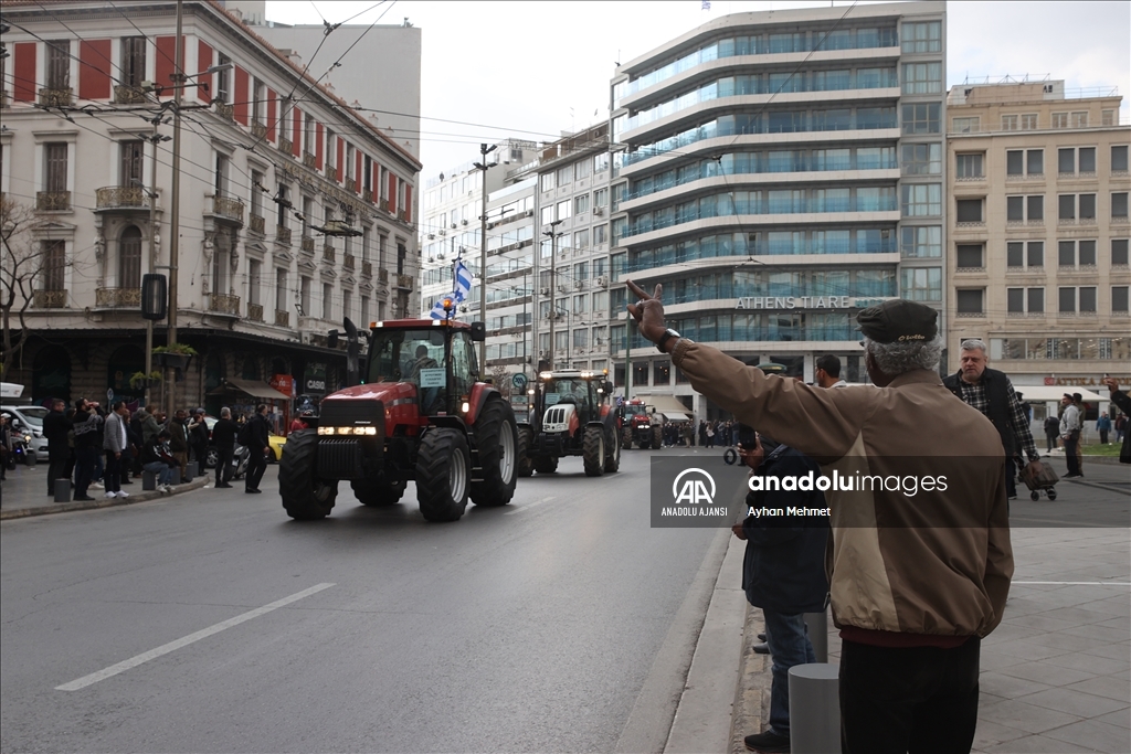 Yunanistan'da çiftçiler, Atina'da gösteri düzenledi