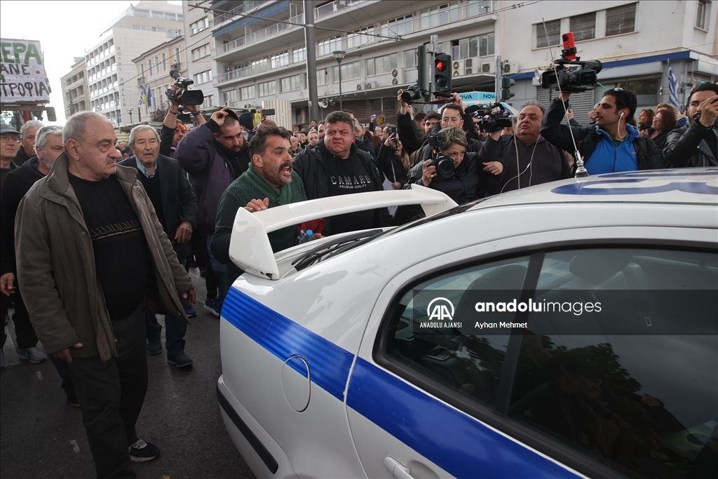 Yunanistan'da çiftçiler, Atina'da gösteri düzenledi