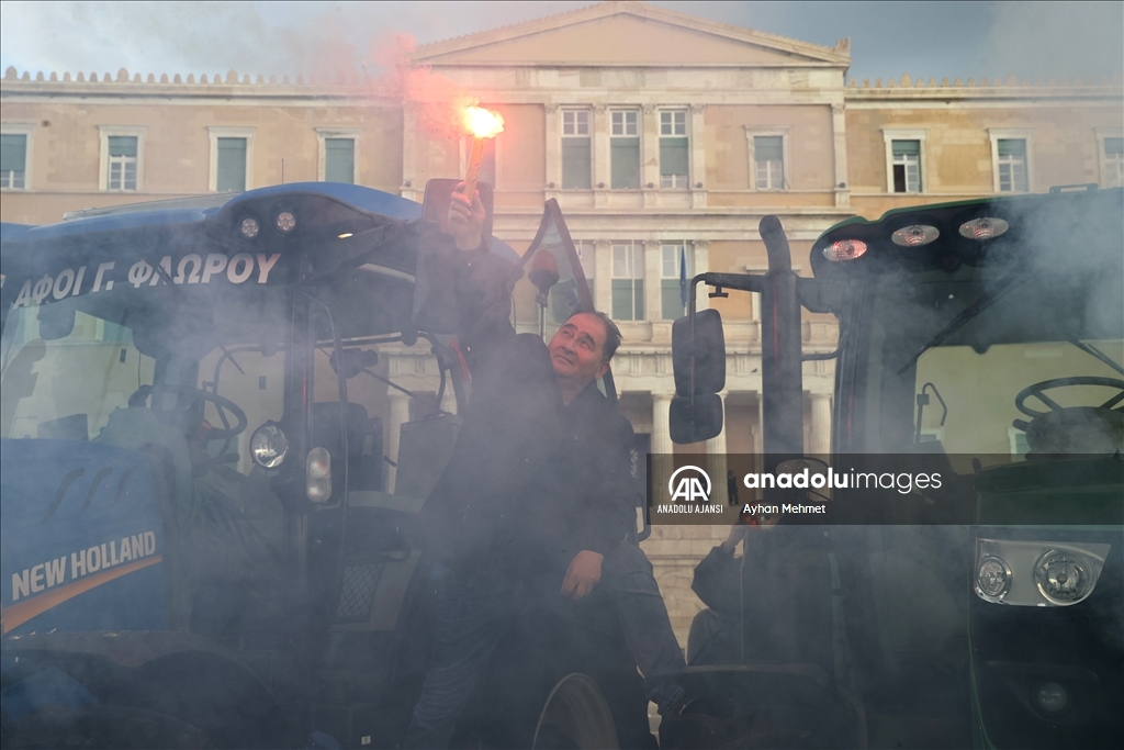 Yunanistan'da çiftçiler, Atina'da gösteri düzenledi