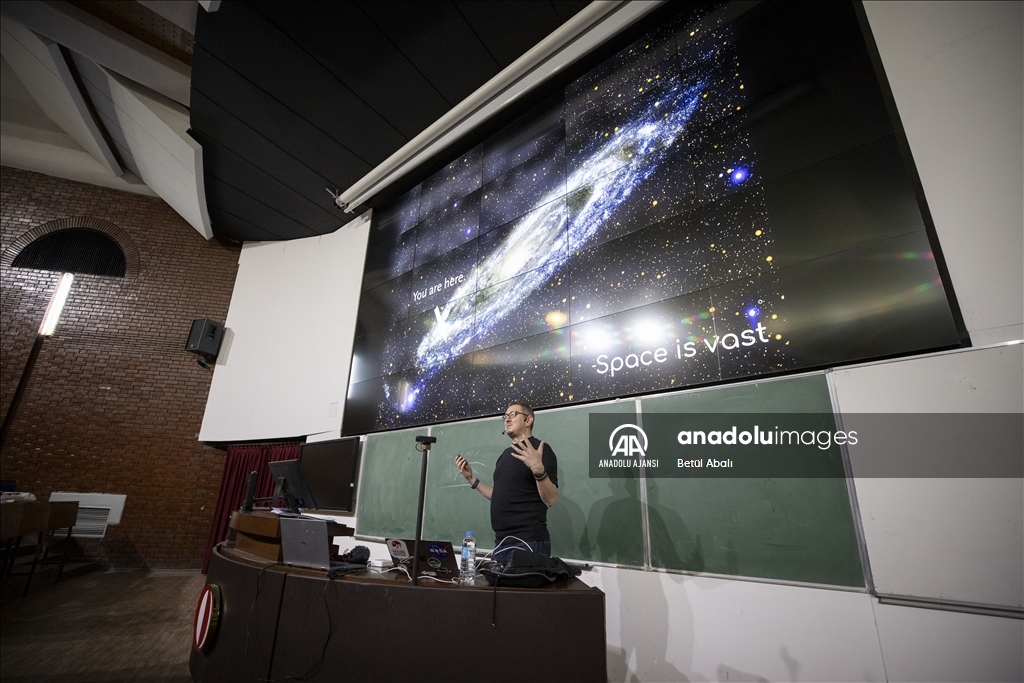 NASA'dan ayrılıp Türkiye'ye dönen astrofizikçi Yıldız, üniversitede ders vermeye başladı