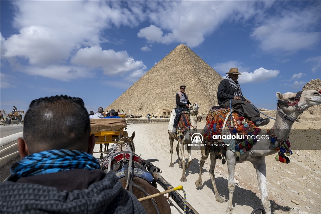Tourist attraction in Egypt: Pyramids of Giza 