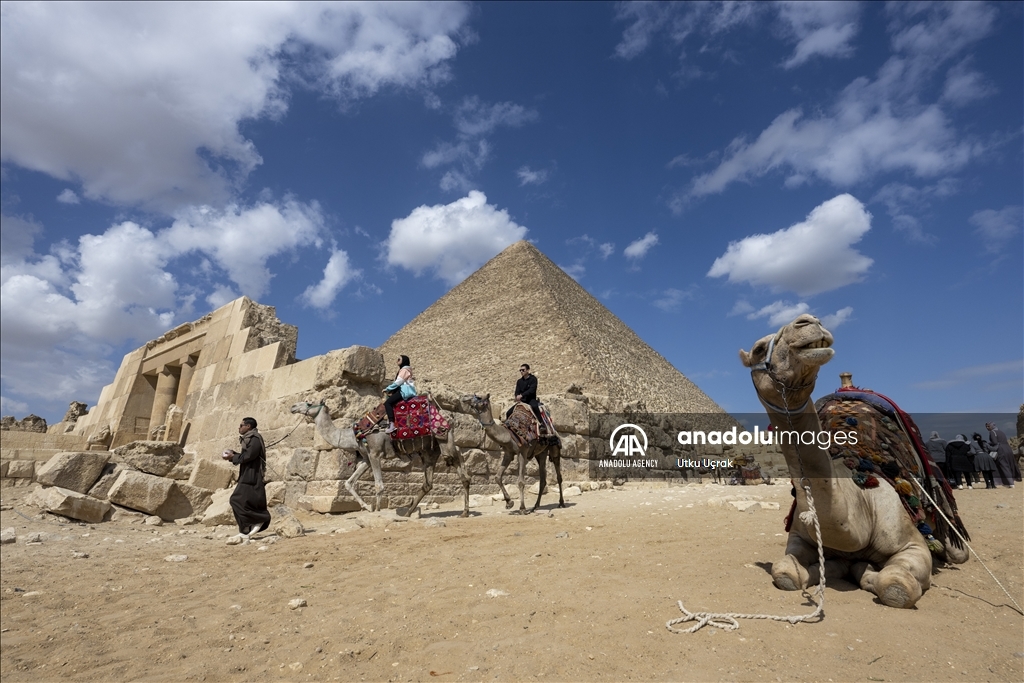 Tourist attraction in Egypt: Pyramids of Giza 