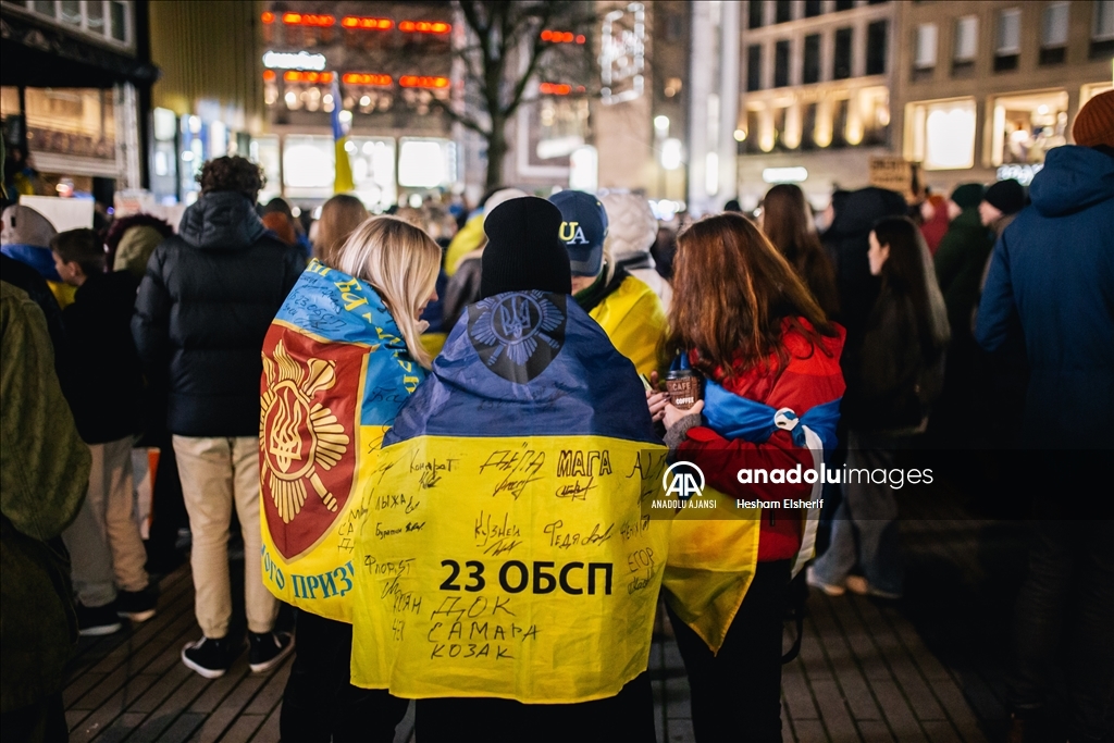 Almanya'da, Rusya-Ukrayna savaşının 2. yılı nedeniyle gösteri düzenlendi