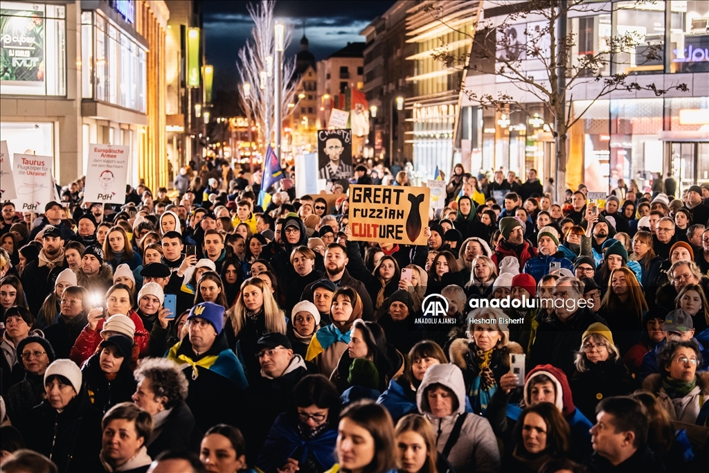 Almanya'da, Rusya-Ukrayna savaşının 2. yılı nedeniyle gösteri düzenlendi