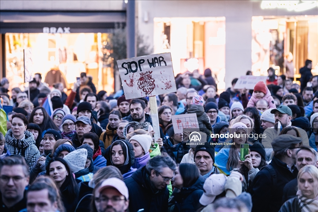 Almanya'da, Rusya-Ukrayna savaşının 2. yılı nedeniyle gösteri düzenlendi