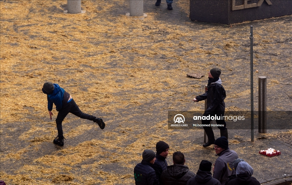 Çiftçiler, AB kurumları önünde protesto düzenledi