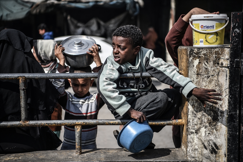 Palestinians wait long queues for food in Rafah