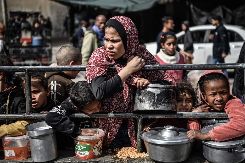 Palestinians wait long queues for food in Rafah