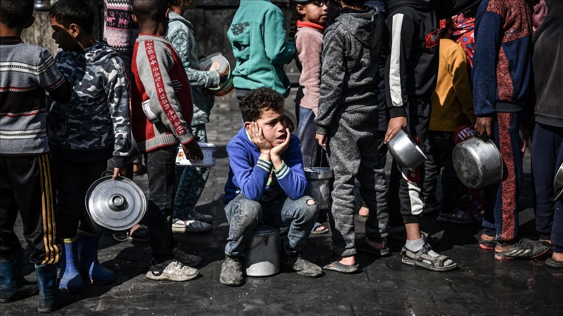 Palestinians wait long queues for food in Rafah