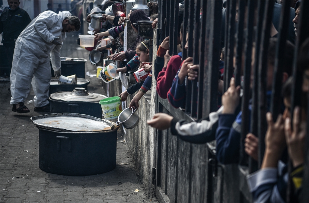 Palestinians wait long queues for food in Rafah